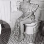 Haley Lu Richardson Instagram - Love a toilet and a bath👍
