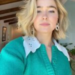 Haley Lu Richardson Instagram - my cat judging me so hard under that chair