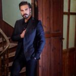 Halil İbrahim Ceyhan Instagram - ... 🙌🏼 📸; @mustafakirazli #emanet #emanetdizi #yamankırımlı #suitstyle