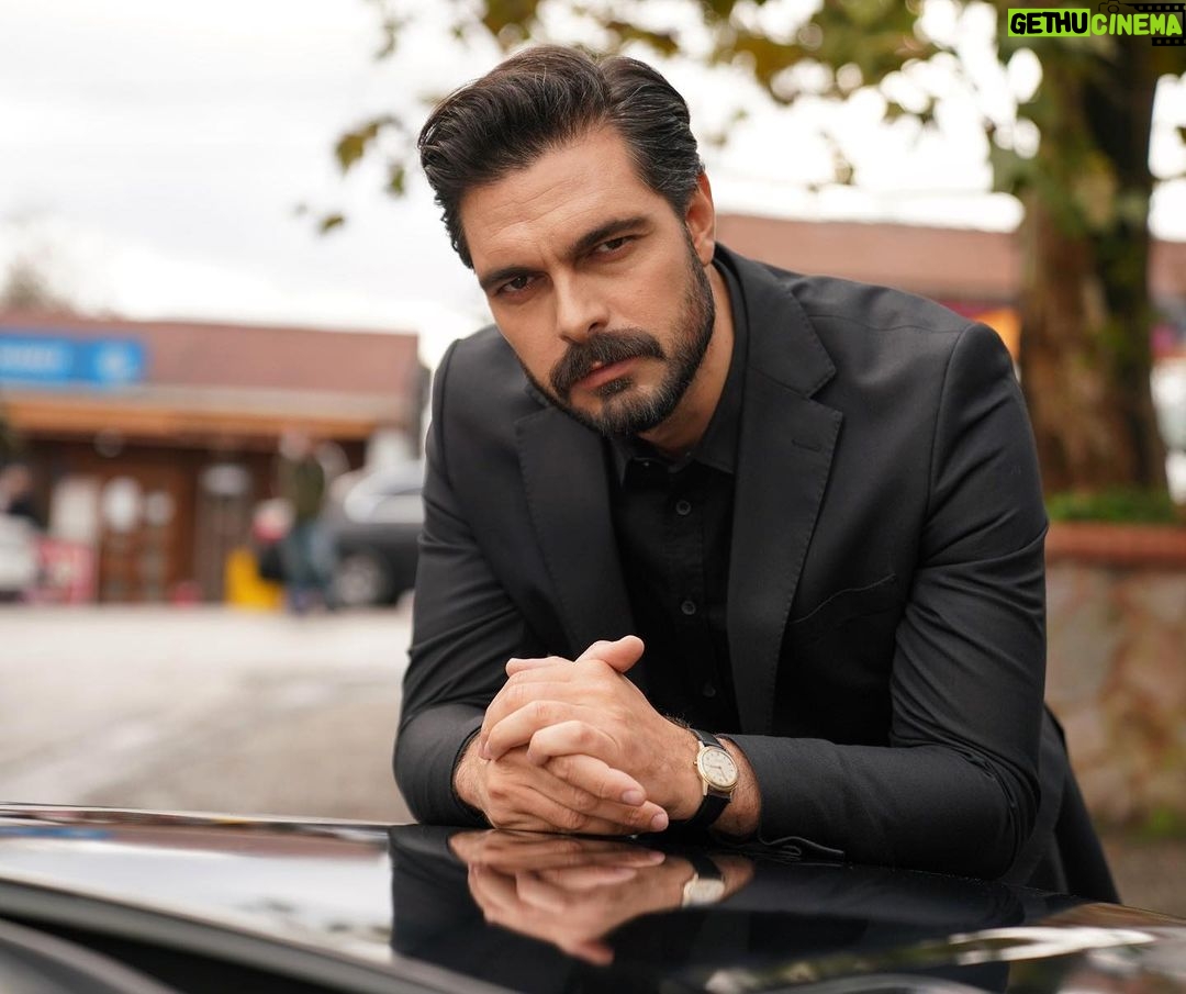 Halil İbrahim Ceyhan Instagram - ...✌🏼 📸; @mustafakirazli #emanetdizi #yamankırımlı #blacksuit #men #set #setarkası #türkiye