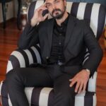 Halil İbrahim Ceyhan Instagram - Bir Kar topunu bir dağın başından bırakırsın küçüktür, zararsız. Ama tepeden inene kadar çığ olur... O çığ olmadan bendeki korda eriyip bitecek su olana kadar... #emanet #yamankırımlı 📸; @mustafakirazli