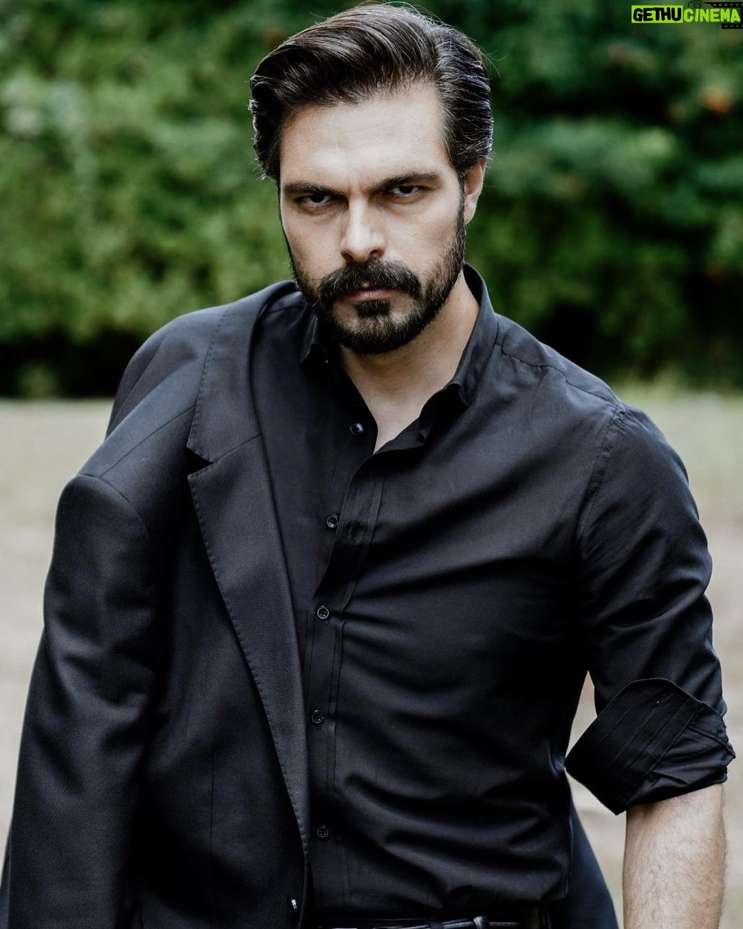 Halil İbrahim Ceyhan Instagram - “EMANET” Hafta içi her akşam 19:00 ‘da Kanal 7 de ...#yamankırımlı @nyilmaz7 @sevdakaygisiz @karamelyapim @oyuncubankasicast @kanal7 @emanetkanal7