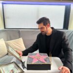 Halil İbrahim Ceyhan Instagram - Yeni yaşımda beni yalnız bırakmayan, yardımseverliğiyle bu günümü yüzlerce güzel kalbe dokunarak, mutluğumu çoğaltan paylaşan güzel insanlar hepinize çok teşekkür ederim. İyi ki varsınız hepinize kucak dolusu sevgiler saygılar, birlikte daha nice yıllara…🤍