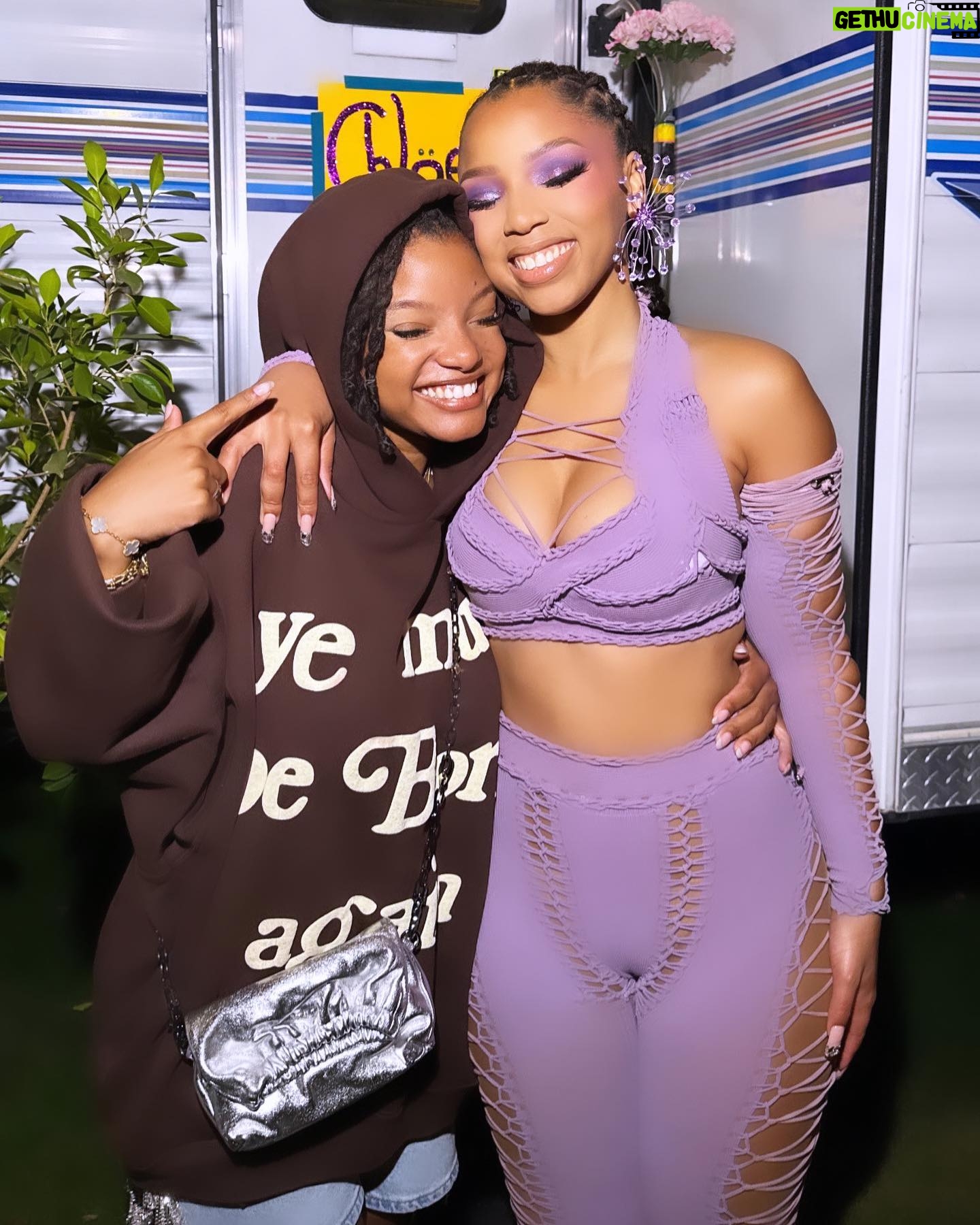 Halle Bailey Instagram - had the best time at #chlochella last night!!! 🤍😭✨words can’t describe how proud i am of my sister @celsiusofficial #celsiusbrandpartner #celsiuslivefit