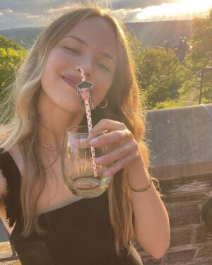 Halston Sage Instagram - Wine tastes better when your sister’s face is on the straw! @kateschrage ❤️