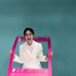 Ham Eun-jeong Instagram - #수지맞은우리 오늘밤도 본방사수✨ 채우리 선생에게 서포트 받던 수지수지진수지 👩🏻‍🔬 이렇게 웃을 날도 오겠지?🌼