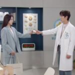 Ham Eun-jeong Instagram - 계란 맞고 해명방송 취소에 또 다른 파문에 쓰러지는거까지 하루안에 다 일어나는거 실화야? 계속 #오뚝이 같이 다시 일어나고 힘을 쥐어짜내던 #진수지 엄마의 환영까지 보고… 난 몰라🥹 그래도 인생은 흘러가고 좋은일도 있겠죠! 오늘도 #수지맞은우리 🏹 저녁 8:30