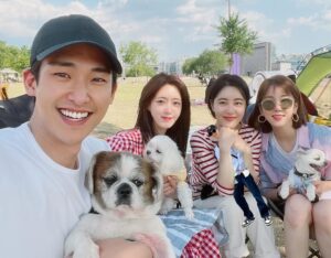 Ham Eun-jeong Instagram - #사랑의꽈배기 방영때도 
종영하고나서도 함께하는 우리들 사진 모음집.zip
(멋진선배님들과 아가들과 꽈배기친구들…🥨진짜!)

#수지맞은우리 응원도 고마와요!❤️
#속아도꿈결 때부터 좋은분들이 곁에 있어주시는걸보면 
나는 복받은게 분명해…🥹✨