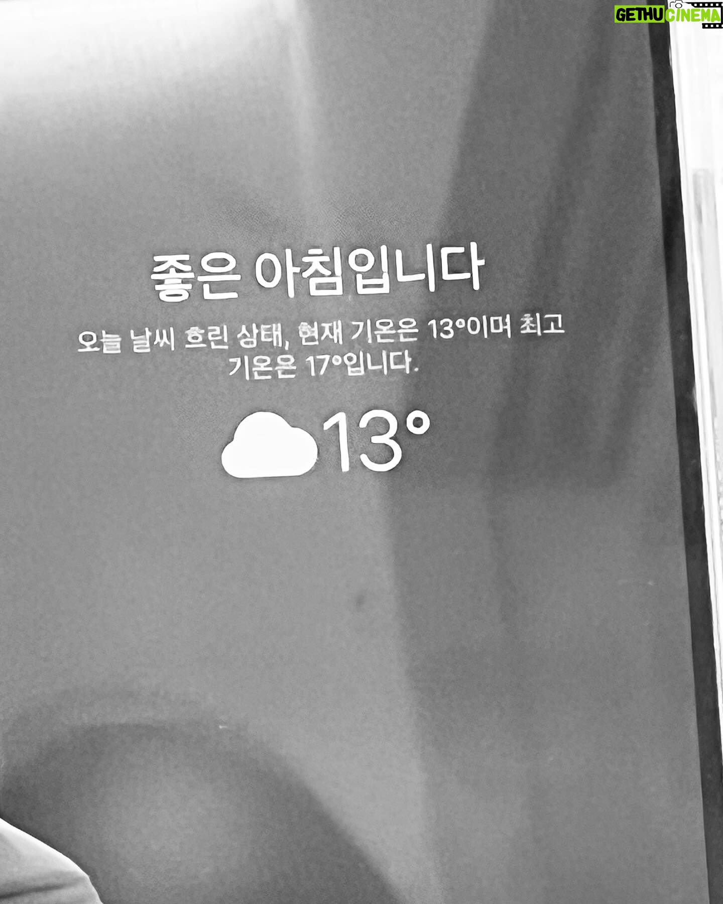 Ham Eun-jeong Instagram - 틈새로 봄 만끽 여유가 없어도 #나름의빈틈사이로