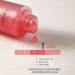 Ham Eun-jeong Instagram - #ABC레드톡오일투폼클렌저 매거진에도 소개될만큼 소문난 클렌징폼 유목민의 정착템, #엘시픽 에서 드디어 오픈했어요‼️ 오일 폼 스크럽을 한번에 해결하는 ALL-IN-ONE 클렌저, 메이크업은 물론 노폐물, 각질 모두 자극없이 말끔하게 🍎올인원(오일 폼 스크럽) 쫀쫀한 오일 제형이 메이크업을 1차로 녹여주고 물을 만나면 생기는 부드러운 폼이 2차로 딥클렌징, 여기에 당근 알갱이가 피부 각질까지 제거해주어 클렌저 하나로 복잡한 세안 끝! 🥕미산성 클렌저 미산성 클렌저! 생소하시죠? pH중성에 가까운 미산성으로 세안해야 계면활성제는 남기지 않으면서 피부 손상은 없이 클렌징을 도와준답니다 이제는 약산성말고 미산성으로 세안하세요 🍎숫자로 확인하는 클렌징 효과 피부 각질 평균 88.78% 개선 피부 광채 평균 20.57% 개선 블랙헤드 평균 38.85% 개선 (임상 테스트 완료) 피부에 쌓여있던 노폐물을 완벽하게 제거하여 더더욱 매끈한 피부로 🥕저자극 클렌저 클렌저에서 보이는 당근알갱이! 피부에 자극적이지 않을까 한다면 걱정 마세요! 수분 함량이 90% 당근을 이용해서 자극 지수 0.00%의 저자극 클렌저 게다가 비건인증까지 받은 제품이니 예민한 피부로 망설이셨던 분들도 안심하고 사용하세요! 두달여 동안 사용하면 할수록 장점 밖에 없던 클렌저였어요 ABC 레드톡 오일 투 폼 클렌저로 더 건강한 클렌징습관 만들어보아요🙌🏻 #ABC레드톡오일투폼#OPEN [2개 구매시 본품 1개와 미니어처 여행용 2개증정🎁] #엘시픽 @elsie_pick_