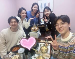 Ham Eun-jeong Instagram - #사랑의꽈배기 방영때도 
종영하고나서도 함께하는 우리들 사진 모음집.zip
(멋진선배님들과 아가들과 꽈배기친구들…🥨진짜!)

#수지맞은우리 응원도 고마와요!❤️
#속아도꿈결 때부터 좋은분들이 곁에 있어주시는걸보면 
나는 복받은게 분명해…🥹✨