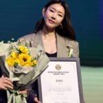 Han Hye-jin Instagram - 브랜드 고객충성도 대상 시상식에서 작년에 이어 올해도 모델테이너부문에서 수상했어요^^ 여러분들의 투표로 받은 상이라 더욱 기쁩니다^^ 부족한 제게 항상 과분한 관심과 사랑을 주셔서 감사합니다😭 즐거움을 드리고 신뢰받는 엔터테이너가 될 수 있도록 늘 노력하겠습니다 감사합니다! 😄🫶