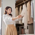 Han Hye-jin Instagram - 저희집에도 설치되어 있는 한샘시그니처붙박이장이에요~ 부드럽게 열리고 예쁜데 고급스러워요😁 2미터 와이드장 폴딩도어를 열면 아주 그냥 속이 다 시원합니다! 한 눈에 다~ 보이니까 수납도 스타일링도 너무 즐거워요! 속이 뻥 뚤리는 붙박이장! 저희집에 설치 된 모습도 조만간 공개해 드릴게요! 좀만 기다려 주세용^^ 황사는 불어와도 꽃은 피는 봄날! 여러분, 오늘도 화이팅!🥰 사랑합니다! 감사합니당!! 🫶 #광고 #시그니처붙박이장 #한샘시그니처붙박이장 #한혜진붙박이장 @hanssem_official