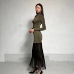 Han Hye-jin Instagram - 여러분~ 저는 오늘 KHAITE 의 2024 가을컬렉션 프리뷰 현장에 다녀왔어요^^ 요즘 가장 핫한 브랜드 중 하나인 케이트의 의상을 입고 다양한 룩들을 직접 보고 왔는데요, 우아하면서도 멋스러운 의상들이 눈에 띄더라구요~ 오늘 제가 입은 술장식이 달린 은은한 골드빛 드레스는 어떤가요😄 요런 옷 입고 근사한 파티에 가고 싶네요^^ 시크하면서 우아한 뉴욕 감성의 케이트KHAITE 많은 관심 부탁드려요😄 #케이트 #케이트뉴욕 #khaitefw24 @khaite_ny #광고