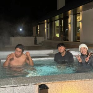 Han Hye-jin Instagram - 형제들의 호연지기..
도저히 한 장만 올릴 수가 없네..
영하6도 강원도의 올 해 마지막 자쿠지! 이번 주 금요일에 유투브에서 만나요😆 금요일이 더 재밌는 건 안비밀🤫

#형제들의사우나 #대상기원입수 #마지막사진시언오빠표정 #인급동1위감사합니다🙇‍♀️❤️