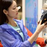 Han Hye-jin Instagram - 엄마와 함께 뛰는 첫 하프마라톤이 9일 앞으로 다가왔네요~ 엄마와 저의 커플 러닝화는 호카인데요, 오늘 신세계 강남 매장에 다녀왔어요^^ 특히 각인 서비스는 너무 너무 마음에 들었어요! 2시간 안에 완주하고 싶어서 꿈의 목표도 새겨보았습니다😂 요즘 열심히 마라톤 준비를 하고 있는데 호카덕분에 조금씩 연습 기록이 좋아지고 있는걸까요?^^ 그나저나 저.. 너무 걱정되고 긴장되는데..잘 할 수 있겠죠? #호카 #hoka #엄마와뛰는하프마라톤 #꿈의2시간 @hoka_kr #광고