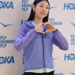 Han Hye-jin Instagram - 엄마와 함께 뛰는 첫 하프마라톤이 9일 앞으로 다가왔네요~ 엄마와 저의 커플 러닝화는 호카인데요, 오늘 신세계 강남 매장에 다녀왔어요^^ 특히 각인 서비스는 너무 너무 마음에 들었어요! 2시간 안에 완주하고 싶어서 꿈의 목표도 새겨보았습니다😂 요즘 열심히 마라톤 준비를 하고 있는데 호카덕분에 조금씩 연습 기록이 좋아지고 있는걸까요?^^ 그나저나 저.. 너무 걱정되고 긴장되는데..잘 할 수 있겠죠? #호카 #hoka #엄마와뛰는하프마라톤 #꿈의2시간 @hoka_kr #광고