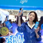 Han Hye-jin Instagram - 여러분, 다들 봄을 만끽하고 계신가요? 저는 카스 라이트 리뉴얼 기념 수원 스타필드 팝업에 다녀왔어요^^ 아시는 분들은 아시겠지만 카스라이트는 제가 평소에도 엄청 애정한답니다🩵  저는 말이죠.. 요즘 촬영 끝나고 집에 가면 씻고 ㅋ ㅏ. ㄹ ㅏ한 잔 하는 게 낙인데..  여러분들은 언제 마시는 맥주를 가장 사랑하시나요?🍺 (사실, 제 최애 맥주는 운동 후 마시는 맥주라는🤣) #광고 #카스 #카스라이트 #cass #casslight