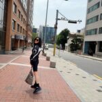 Han Hye-yeon Instagram - 𝙎𝙐𝙉𝘿𝘼𝙔 𝙑𝙄𝘽𝙀𝙎. 주말 뭐 있어~~ 용산 최고 맛집!!! 훈이의 남도 돼지촌에서 대동단결🐖😋 #인생뭐있어 #남도돼지촌 #ootd #의상정보는태그에서🙏