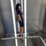 Han Hye-yeon Instagram - 𝙎𝙏𝙔𝙇𝙄𝙉𝙂 𝙏𝙄𝙋 어제 라이브때 얘기한 팔뚱 커버 컷이 훌륭한 티셔츠와 네이비 브라운의 귀한 컬러매치💙🤎 스타일 투척~ 이제 여름에 어울리는 높은데 가볍고 편한 샌들에 심심찮게 뽀인트 줄 수 있는 레오파드 패턴 백까지~ 완성! #인생뭐있어 #ootd #styling #의상정보는태그에서🙏