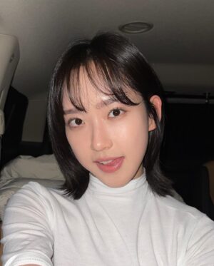 Han Ji-hyun Instagram - 생일 축하해주셔서 너무너무 감사합니다 ❤️🎂 
이제 환절기니까 다들 감기안걸리게 조심하시고 
항상 행복하시고 좋은일만 가득가득 하길 바라겠습니다 🤍얍!
ㅡ생일기념 아직 똥손인 첫 후면 셀카ㅡ