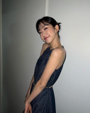 Han Ji-hyun Instagram - <룩앳미> 홍콩 쇼케이스 인터뷰🖤