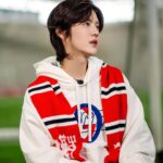Han Lu Instagram - A special visit from @7_luhan_m to see Old Trafford & Carrington again 🤩 #MUFC #ManUtd #WeAreUnited #LuHan #OldTrafford