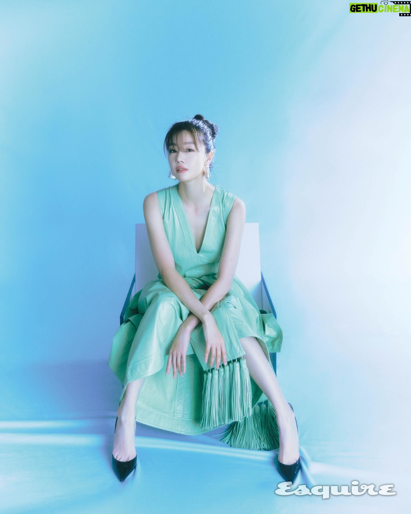 Han Seon-hwa Instagram - 고품격 인터뷰가 즐거웠던 @esquire.korea 🙏🖤
