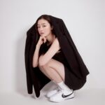 Han Seon-hwa Instagram - 은하. 지환 jtbc @cosmopolitankorea 🖤