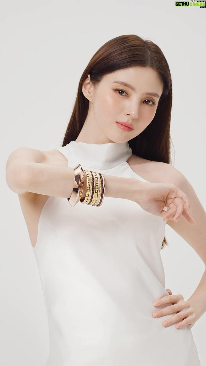 Han So-hee Instagram - At Boucheron, we do not impose, we inspire. It is this philosophy that led to the creation of this unique piece: an art object concealing 12 bracelets, with infinite possibilities to mix and match. @xeesoxee #Quatreis20 #Boucheron #MoreisMoreisMore #HanSoHee