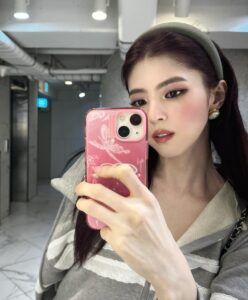 Han So-hee Instagram - ☺️🥰🦋 @dior