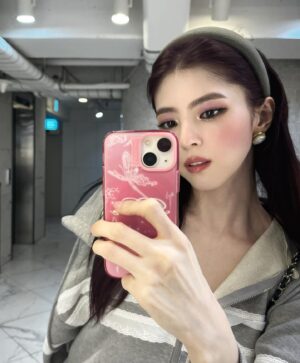 Han So-hee Instagram - ☺️🥰🦋 @dior