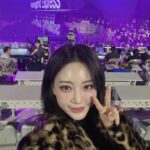 Han Ye-seul Instagram - 𝓂𝓎 𝓆𝓊𝑒𝑒𝓃 💜 #자우림 #MidnightExpress