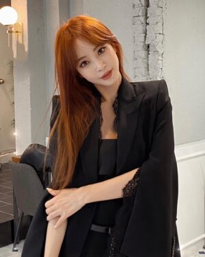 Han Ye-seul Instagram - #newyear #newhair