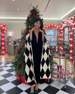 Han Ye-seul Instagram - 2022년에도 모두 더 사랑하고 더 행복하고 더 건강하고 더 사랑받는 한해가 되세요 😍💕💕
#2022 #wishyou #love #wealth #health #happiness