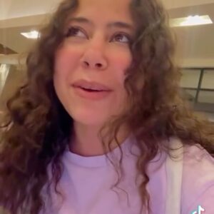 Hana AlZahed Instagram - الحمد لله سعيدة جدا بردود افعال الناس على الفيلم. نفسي انزل كل الفيديوهات بس بجد شكرا لكل واحد في الفيلم ده استمتعت جدا في شخصية درية🤍#فاصل_من_اللحظات_اللذيذة Feeling blessed and grateful🥰