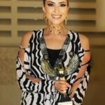 Hanan Motawie Instagram - جائزه احسن ممثله السنه دي عن وعود سخيه ازدادت قيمه لان دوره مهرجان همسه السنه دي بإسم ماما الفنانه القديره سهير المرشدي ربنا يباركلك في عمرها،شكرا مهرجان همسه وشكرا لكل مبدع ومجتهد ومخلص❤️