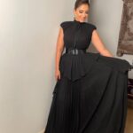 Hanan Motawie Instagram – في الطريق لاسلام جائزه التميز  عن وعود سخيه من مهرجان الفضائيات♥️. Styled by @ihabeladly 
Dress by @fouadsarkisofficial 
Jewelry @bijoux.jewelry.eg 
Mua @monaesmailmakeup 
Hairstyle @kokoabdrabou_hair_stylist