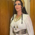 Hanan Motawie Instagram - فرحانه جدا بتجربه "تقدر" وتجسيدي للملكه المصريه اياح حتب وكنت ومازلت بحلم بتقديمها في الدراما وسعيده اكتر برجوع المسرح المدرسي، شكرا للمخرجه الجميله بتول عرفه انها اعطتني الفرصه للمشاركه في العمل المهم ده❤️❤️❤️❤️❤️