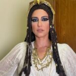 Hanan Motawie Instagram - فرحانه جدا بتجربه "تقدر" وتجسيدي للملكه المصريه اياح حتب وكنت ومازلت بحلم بتقديمها في الدراما وسعيده اكتر برجوع المسرح المدرسي، شكرا للمخرجه الجميله بتول عرفه انها اعطتني الفرصه للمشاركه في العمل المهم ده❤️❤️❤️❤️❤️