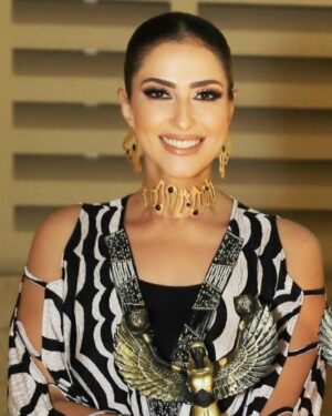 Hanan Motawie Instagram - جائزه احسن ممثله السنه دي عن وعود سخيه ازدادت قيمه لان دوره مهرجان همسه السنه دي بإسم ماما الفنانه القديره سهير المرشدي ربنا يباركلك في عمرها،شكرا مهرجان همسه وشكرا لكل مبدع ومجتهد ومخلص❤️