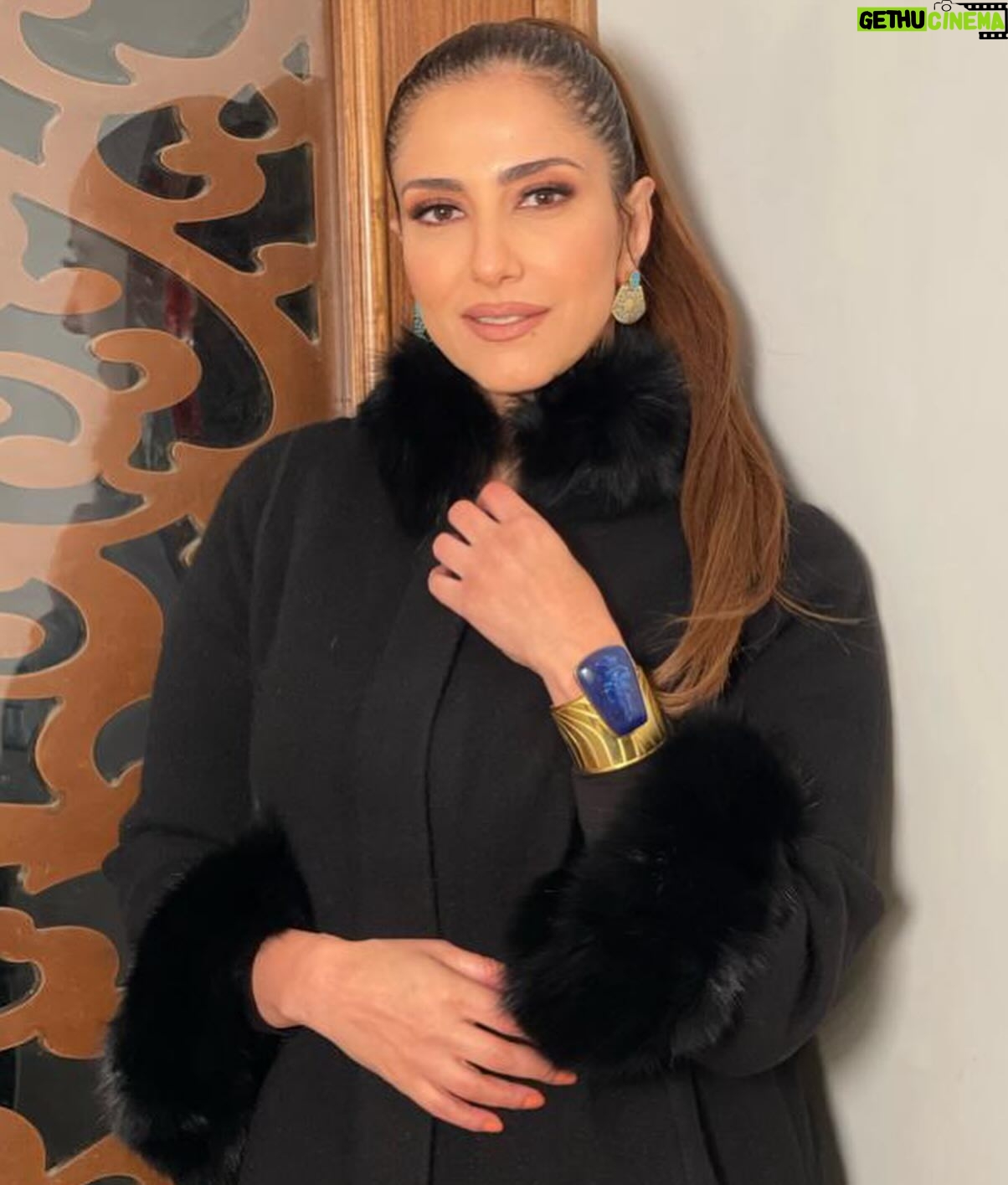 Hanan Motawie Instagram - كن متفائلا تجد في كل محنه منحه ✨ . . Makeup by @monaesmailmakeup Accessories @nefertitidress