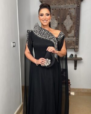 Hanan Motawie Instagram - يوم مميز وخاص جدا لاني تسلمت جائزه الرياده ل والد اختي وصديقتي الحبيبه ريهام عبد الغفور الاستاذ اشرف عبد الغفور الله يرحمه وكمان حصلت علي جائزه التميز عن مسلسل وعود سخيه ومسلسل صوت وصوره❤️❤️شكرا دير جيست Styled by @ihabeladly 
Dress by @aymanlahmouni 
Clutch @alicia_arts 
Jewelry @bijoux.jewelry.eg 
Mua  @zeinaelnaggar 
Hairstyle  @mahmoud_hair_stylist