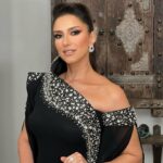 Hanan Motawie Instagram - يوم مميز وخاص جدا لاني تسلمت جائزه الرياده ل والد اختي وصديقتي الحبيبه ريهام عبد الغفور الاستاذ اشرف عبد الغفور الله يرحمه وكمان حصلت علي جائزه التميز عن مسلسل وعود سخيه ومسلسل صوت وصوره❤️❤️شكرا دير جيست Styled by @ihabeladly Dress by @aymanlahmouni Clutch @alicia_arts Jewelry @bijoux.jewelry.eg Mua @zeinaelnaggar Hairstyle @mahmoud_hair_stylist