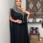 Hanan Motawie Instagram - يوم مميز وخاص جدا لاني تسلمت جائزه الرياده ل والد اختي وصديقتي الحبيبه ريهام عبد الغفور الاستاذ اشرف عبد الغفور الله يرحمه وكمان حصلت علي جائزه التميز عن مسلسل وعود سخيه ومسلسل صوت وصوره❤️❤️شكرا دير جيست Styled by @ihabeladly Dress by @aymanlahmouni Clutch @alicia_arts Jewelry @bijoux.jewelry.eg Mua @zeinaelnaggar Hairstyle @mahmoud_hair_stylist