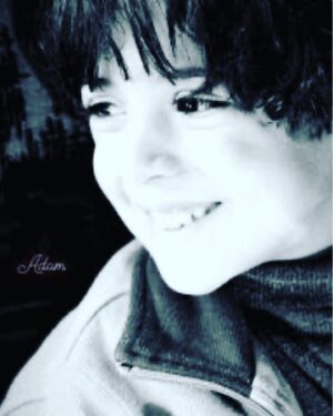 Hanan Turk Instagram - ادم 💕 بارك الله في عمرك حبيبي … وجودك في حياتي من أعظم نعم الله علي . منذ لحظة ولادتك اصبحت سعادتي هي رؤيتي لك سعيدا رؤية ابتساماتك وضحكاتك اجمل ما في حياتي …أنت في أكثر الأوطــان أمــانآ أنت في قلبي 💚
يا رب كما هونت حمله وولادته عليّ هون عليه كل اوجاع قلبه التي يخجل من بوحها لي ☺️