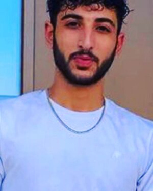 Hanan Turk Instagram - ادم 💕 بارك الله في عمرك حبيبي … وجودك في حياتي من أعظم نعم الله علي . منذ لحظة ولادتك اصبحت سعادتي هي رؤيتي لك سعيدا رؤية ابتساماتك وضحكاتك اجمل ما في حياتي …أنت في أكثر الأوطــان أمــانآ أنت في قلبي 💚
يا رب كما هونت حمله وولادته عليّ هون عليه كل اوجاع قلبه التي يخجل من بوحها لي ☺️