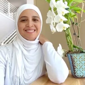 Hanan Turk Instagram - في ايام الرحمات وشهر البركات اذكر نفسي واذكركم احبابي بفضل العمل الصالح في هذه الايام المباركة تقبل الله منا ومنكم صالح الاعمال.. وكل عام وانتم بخير