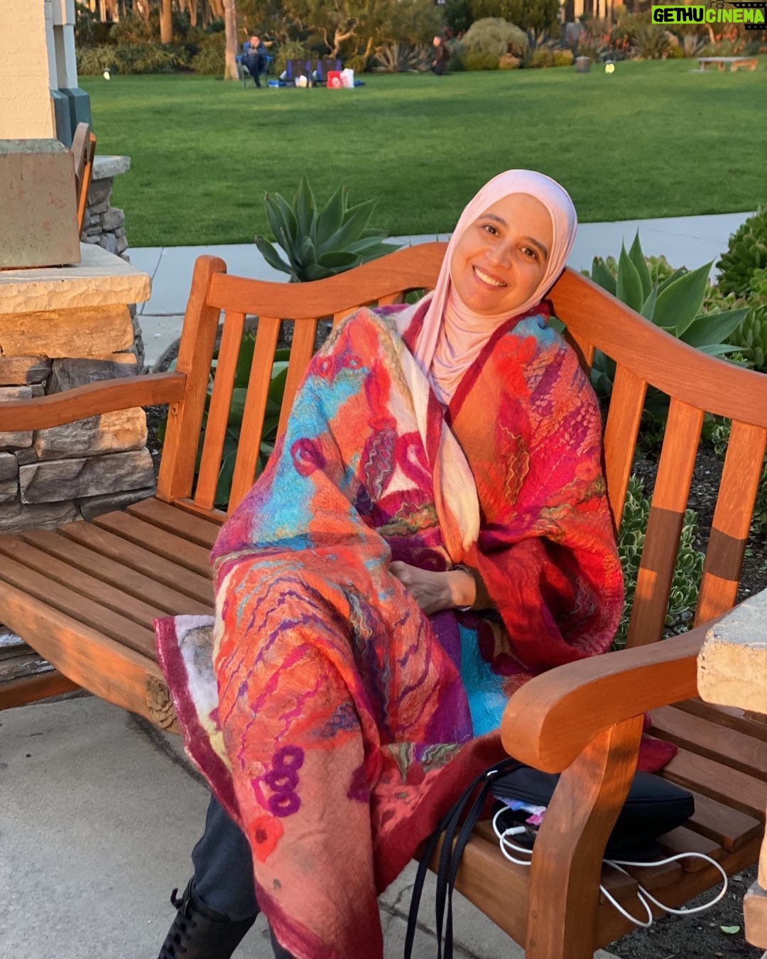 Hanan Turk - 68.3K Likes - تعلمت أنّ كلّ إنسان في داخله شمس متى غربت فهو يغرب معها، فلنعمل على أن لا يقتصر شعاعها على انفسنا بل لا بدّ أن نجعل لها أثر على الآخرين 🌞