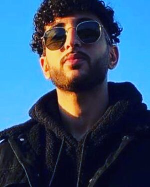 Hanan Turk Instagram - ادم 💕 بارك الله في عمرك حبيبي … وجودك في حياتي من أعظم نعم الله علي . منذ لحظة ولادتك اصبحت سعادتي هي رؤيتي لك سعيدا رؤية ابتساماتك وضحكاتك اجمل ما في حياتي …أنت في أكثر الأوطــان أمــانآ أنت في قلبي 💚
يا رب كما هونت حمله وولادته عليّ هون عليه كل اوجاع قلبه التي يخجل من بوحها لي ☺️